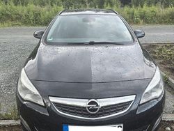 Schwarz Gebraucht 2011 Opel Astra Edition Kombi | 4.999 € (Teuer)