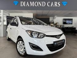 Weiß Gebraucht 2014 Hyundai i20 Edition Limousine | 5.999 € (Etwas zu teuer)