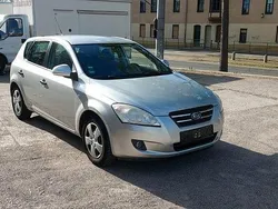 Grau Gebraucht 2008 Kia Ceed Limousine | 2.350 € (Fairer Preis)