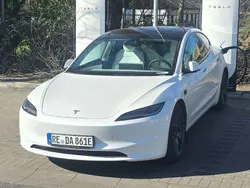 Weiß Gebraucht 2023 Tesla Model 3 Limousine | 44.000 €