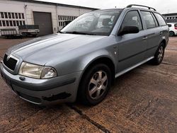 Silber Gebraucht 2002 Skoda Octavia Comfort Kombi | 999 € (Guter Preis)