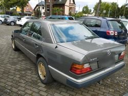 Grau Gebraucht 2001 Mercedes E200 Limousine | 3.299 € (Fairer Preis)
