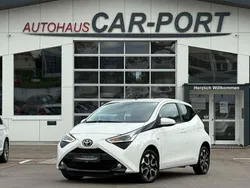 Weiß Gebraucht 2021 Toyota Aygo X-play Kleinwagen | 11.890 € (Fairer Preis)
