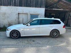 Weiß Gebraucht 2011 BMW 330 M Sport Kombi | 8.500 € (Fairer Preis)