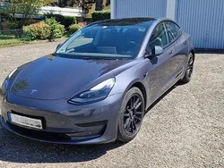 Grau Gebraucht 2021 Tesla Model 3 Standard Range Plus Limousine | 21.400 € (Superpreis)