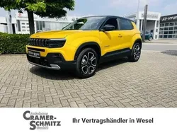 Gelb (sun yellow / dach volcano black) Gebraucht 2024 Jeep Avenger EV Summit SUV | 39.900 €