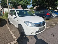 Weiß Gebraucht 2012 Dacia Sandero Kleinwagen | 850 €