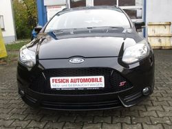 Schwarz (metallic) Gebraucht 2013 Ford Focus ST Kombi | 8.900 € (Fairer Preis)