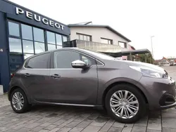 Platiniumgrau Gebraucht 2018 Peugeot 208 Allure Kleinwagen | 11.500 € (Etwas zu teuer)