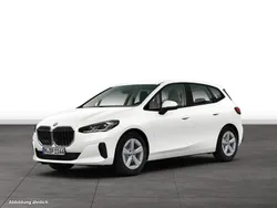 Mineralweiß metallic Gebraucht 2024 BMW 218 Active Tourer Luxury Line Van / Kleinbus | 35.044 € (Fairer Preis)
