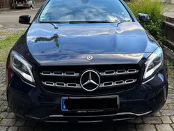 Blau Gebraucht 2017 Mercedes GLA180 Urban SUV | 18.900 € (Fairer Preis)
