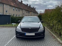 Schwarz Gebraucht 2009 Mercedes 220 Kombi | 2.990 €