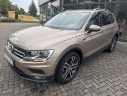 Beige Gebraucht 2017 VW Tiguan S SUV | 21.490 € (Teuer)
