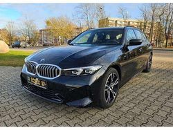 Black saphire metallic Gebraucht 2024 BMW 330 M Sport Kombi | 37.950 € (Superpreis)