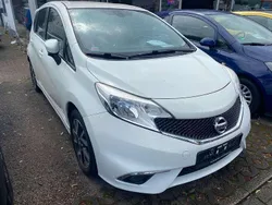 Weiß Gebraucht 2014 Nissan Note Tekna Van / Kleinbus | 7.800 € (Etwas zu teuer)