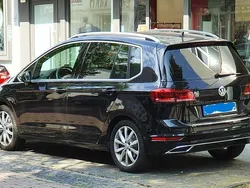 Schwarz Gebraucht 2019 VW Golf Sportsvan Highline Van / Kleinbus | 18.600 € (Guter Preis)