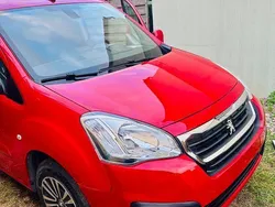 Rot Gebraucht 2016 Peugeot Partner Tepee Active Van / Kleinbus | 8.900 € (Fairer Preis)