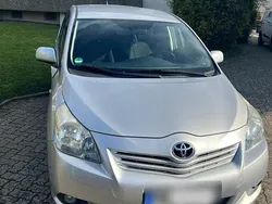 Silber Gebraucht 2009 Toyota Verso Van / Kleinbus | 4.350 € (Guter Preis)