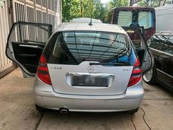 Silber Gebraucht 2005 Mercedes 200 Kleinwagen | 1.600 €