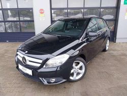 Kosmosschwarz Gebraucht 2013 Mercedes B180 Van / Kleinbus | 11.490 € (Fairer Preis)