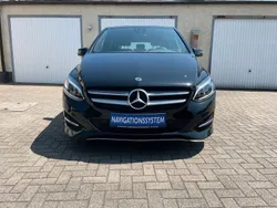 Schwarz Gebraucht 2017 Mercedes B180 Progressive Van / Kleinbus | 16.699 € (Superpreis)
