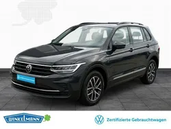 Grau Gebraucht 2021 VW Tiguan Life SUV | 27.950 € (Fairer Preis)