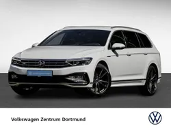 Gletscherweiß metallic Gebraucht 2024 VW Passat R-line Kombi | 37.822 € (Etwas zu teuer)