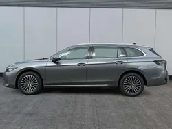 Grau Neu 2025 VW Passat Elegance Kombi | 39.420 € (Guter Preis)