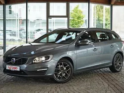 Grau Gebraucht 2015 Volvo V60 Kombi | 18.990 € (Teuer)