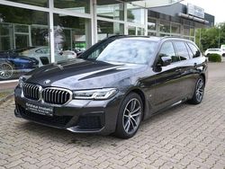Sophistograu brillanteffekt me Gebraucht 2020 BMW 520 M Sport Kombi | 35.490 €
