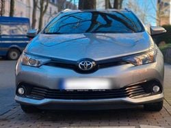 Silber Gebraucht 2018 Toyota Auris Touring Sports Kombi | 10.800 € (Fairer Preis)