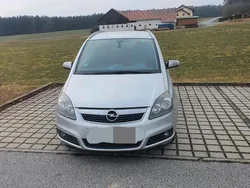 Grau Gebraucht 2006 Opel Zafira Van / Kleinbus | 2.200 € (Fairer Preis)
