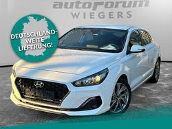 Weiß Gebraucht 2019 Hyundai i30 Trend Limousine | 14.681 € (Fairer Preis)