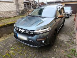 Grün Gebraucht 2023 Dacia Jogger Extreme Van / Kleinbus | 19.500 € (Etwas zu teuer)