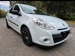 Weiß Gebraucht 2011 Renault Clio II Kleinwagen | 2.750 €