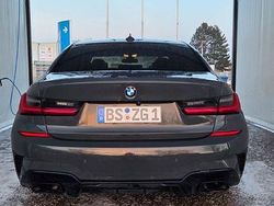 Grau Gebraucht 2020 BMW 320 Shadowline Limousine | 32.900 €