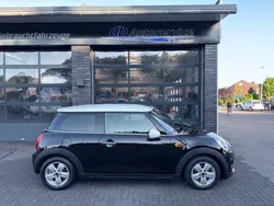 Midnight black metallic Gebraucht 2015 Mini Cooper Pepper Kleinwagen | 11.890 € (Fairer Preis)