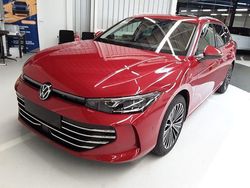 Chilirot metallic Gebraucht 2025 VW Passat Elegance Kombi | 42.990 € (Fairer Preis)