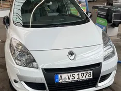 Weiß Gebraucht 2011 Renault Scénic III Bose Edition Van / Kleinbus | 5.000 € (Guter Preis)