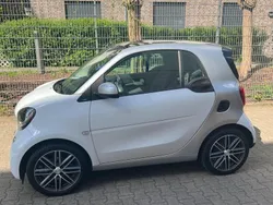 Weiß Gebraucht 2018 Smart ForTwo Coupé Brabus Coupé | 16.350 € (Fairer Preis)