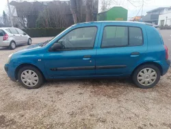 Blau Gebraucht 2004 Renault Clio II Kleinwagen | 500 € (Guter Preis)