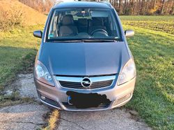 Grau Gebraucht 2006 Opel Zafira Van / Kleinbus | 3.300 € (Teuer)