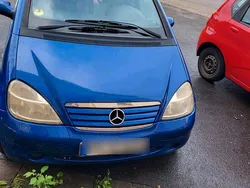 Blau Gebraucht 2000 Mercedes A170 Kleinwagen | 600 € (Fairer Preis)