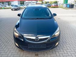 Schwarz Gebraucht 2012 Opel Astra Sport Kombi | 6.400 € (Etwas zu teuer)