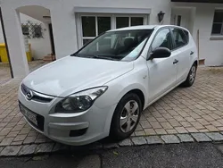 Weiß Gebraucht 2009 Hyundai i30 Classic Limousine | 3.699 € (Fairer Preis)