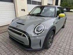 Moonwalk grey (metallic) Gebraucht 2022 Mini Cooper SE Essential Kleinwagen | 17.990 € (Fairer Preis)