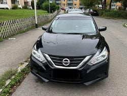 Schwarz Gebraucht 2016 Nissan Altima Limousine | 9.700 €