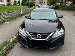 Schwarz Gebraucht 2016 Nissan Altima Limousine | 9.700 €