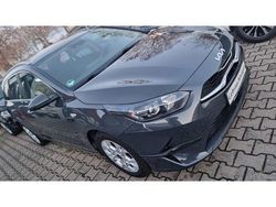 Grau (metallic) Gebraucht 2022 Kia Ceed Vision Kleinwagen | 15.498 € (Fairer Preis)