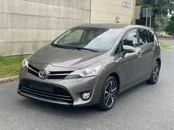 Grau Gebraucht 2017 Toyota Verso Edition-S Van / Kleinbus | 9.999 € (Superpreis)